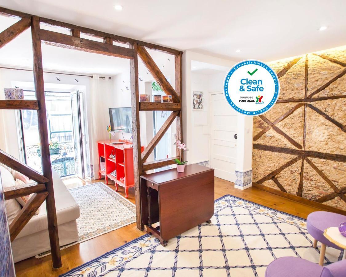 Typical Bairro Alto Apartment Lisbon Bagian luar foto