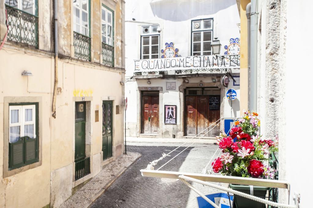 Typical Bairro Alto Apartment Lisbon Bagian luar foto