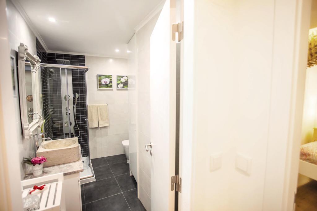 Typical Bairro Alto Apartment Lisbon Bagian luar foto