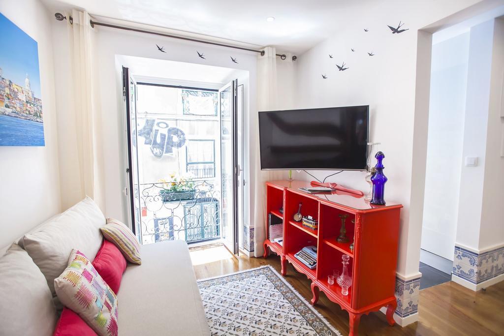 Typical Bairro Alto Apartment Lisbon Bagian luar foto