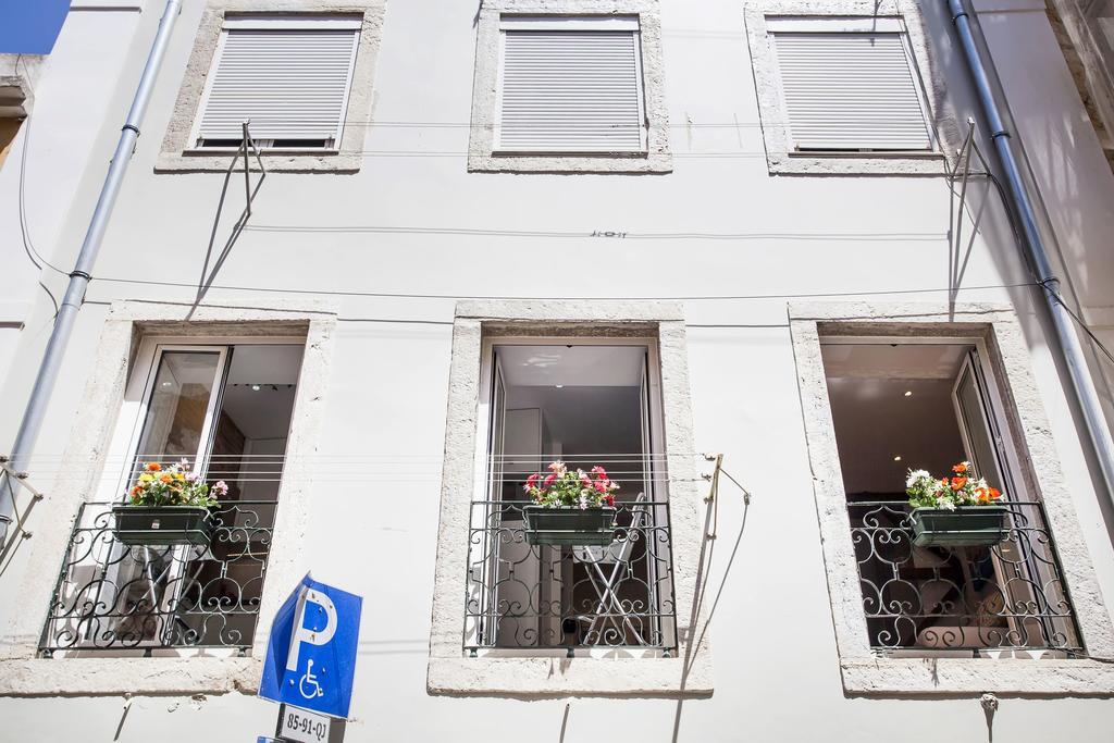 Typical Bairro Alto Apartment Lisbon Bagian luar foto
