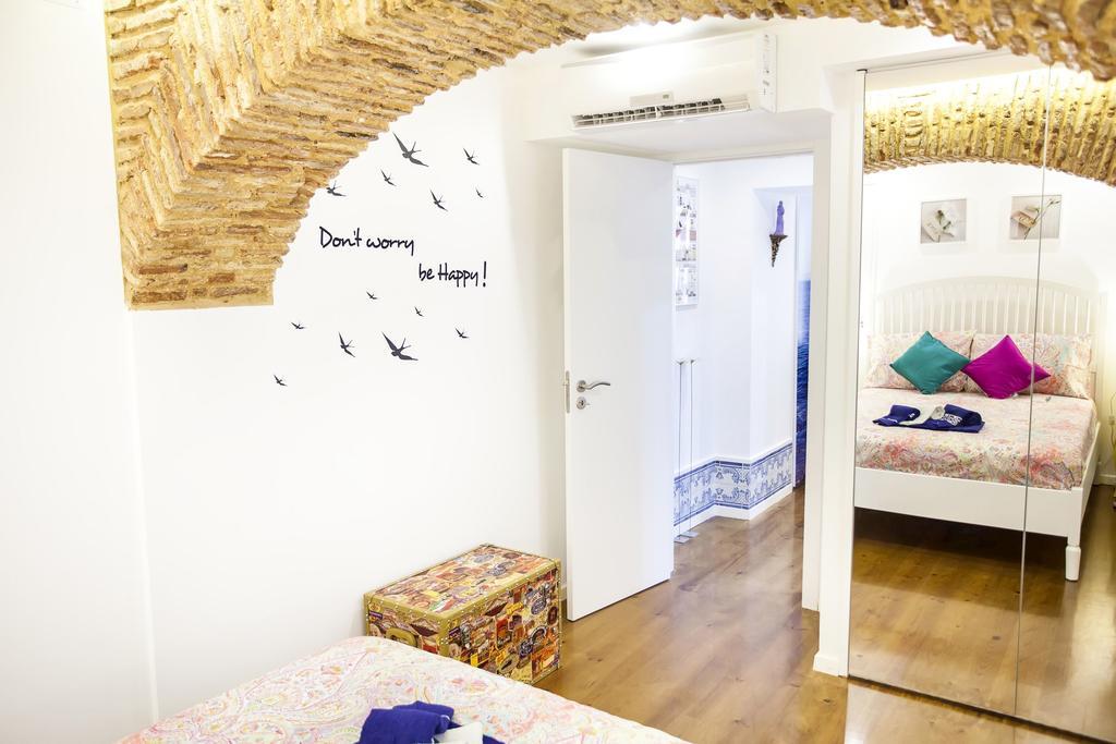 Typical Bairro Alto Apartment Lisbon Bagian luar foto
