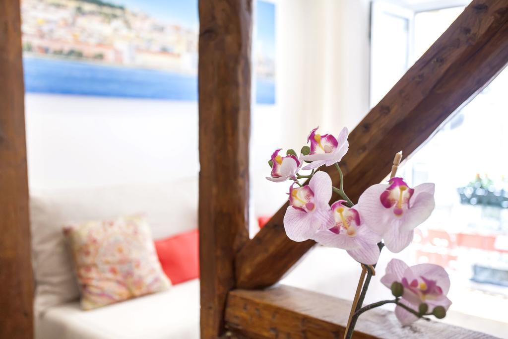 Typical Bairro Alto Apartment Lisbon Bagian luar foto