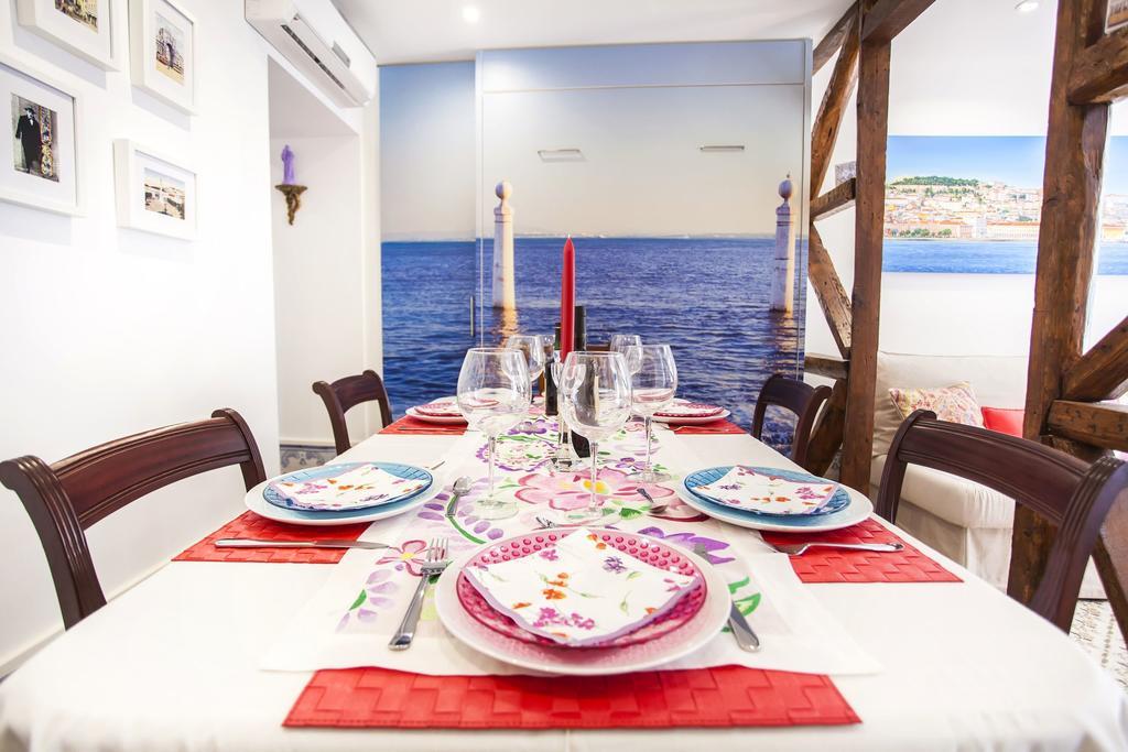 Typical Bairro Alto Apartment Lisbon Bagian luar foto