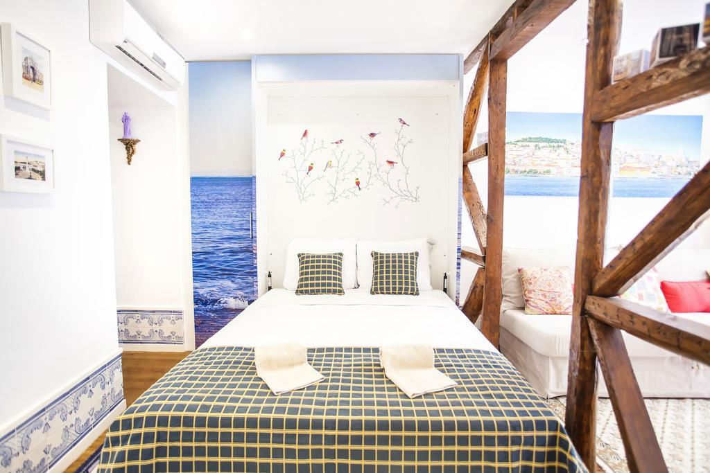 Typical Bairro Alto Apartment Lisbon Bagian luar foto