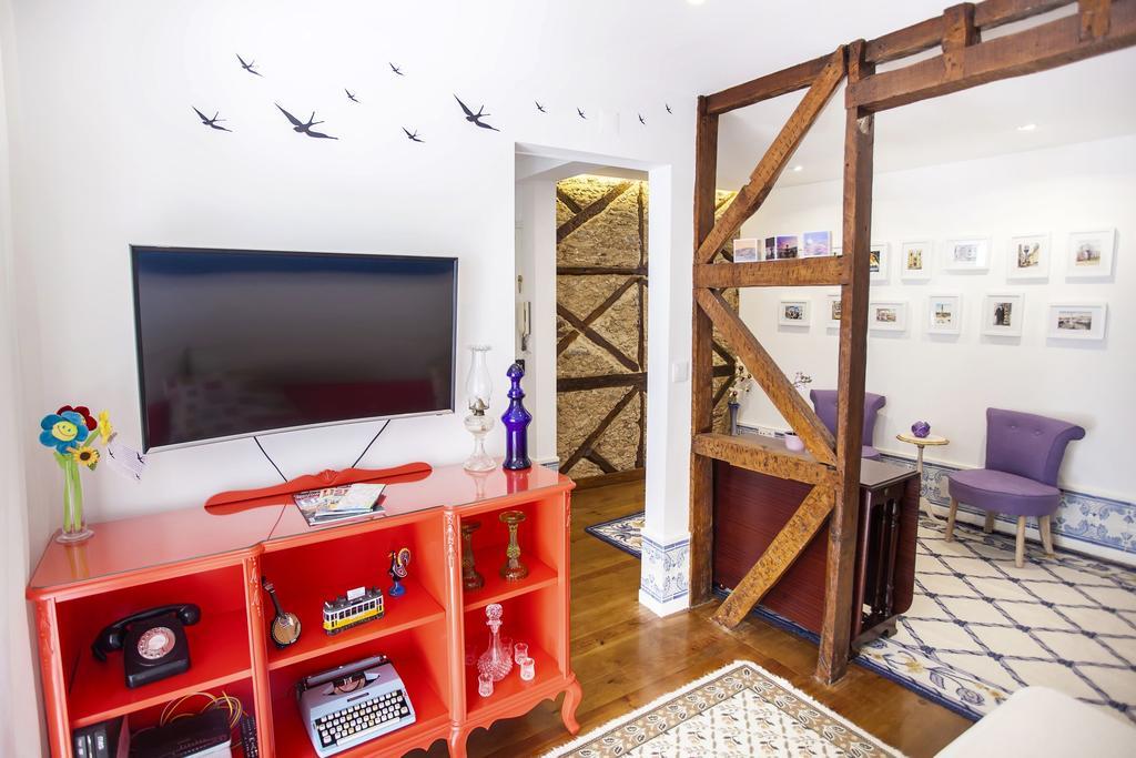 Typical Bairro Alto Apartment Lisbon Bagian luar foto