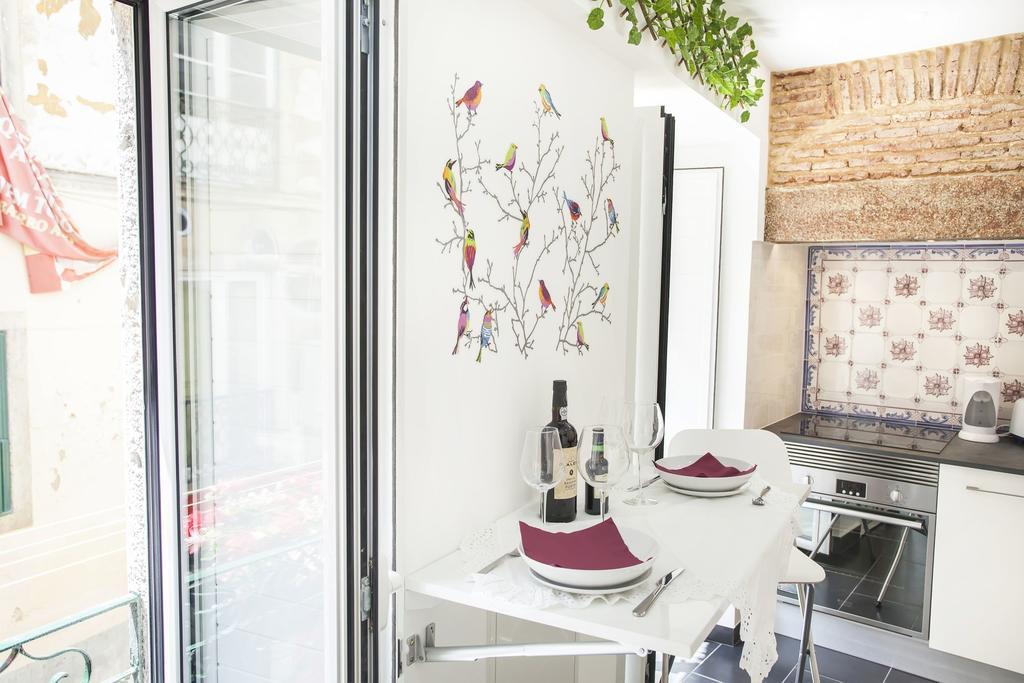 Typical Bairro Alto Apartment Lisbon Bagian luar foto