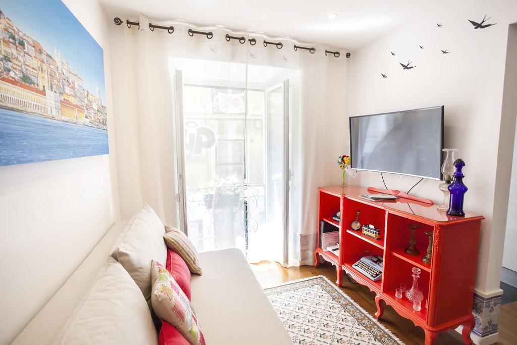Typical Bairro Alto Apartment Lisbon Bagian luar foto