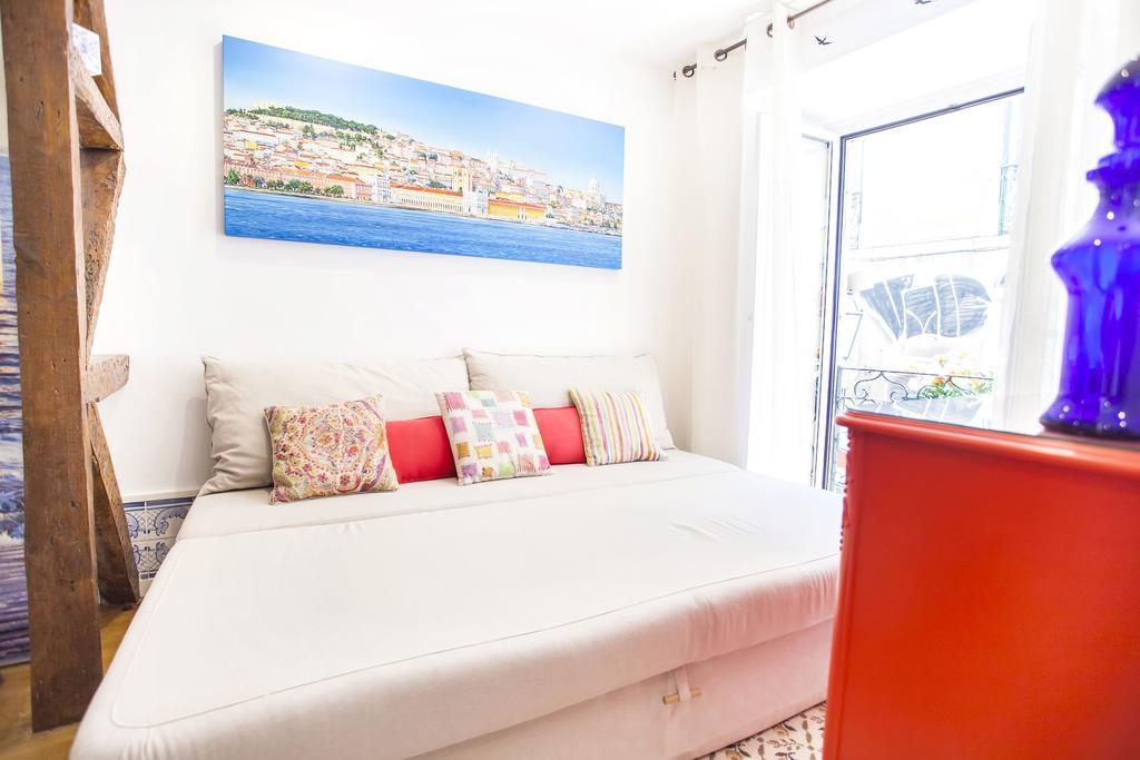 Typical Bairro Alto Apartment Lisbon Bagian luar foto