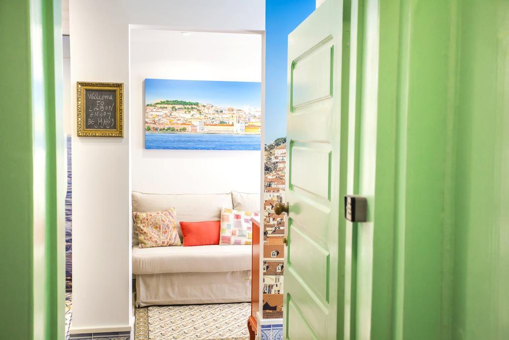 Typical Bairro Alto Apartment Lisbon Bagian luar foto