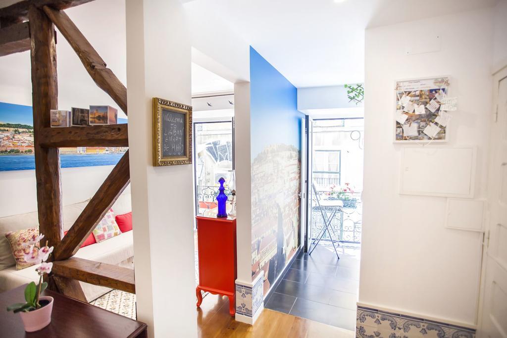 Typical Bairro Alto Apartment Lisbon Bagian luar foto
