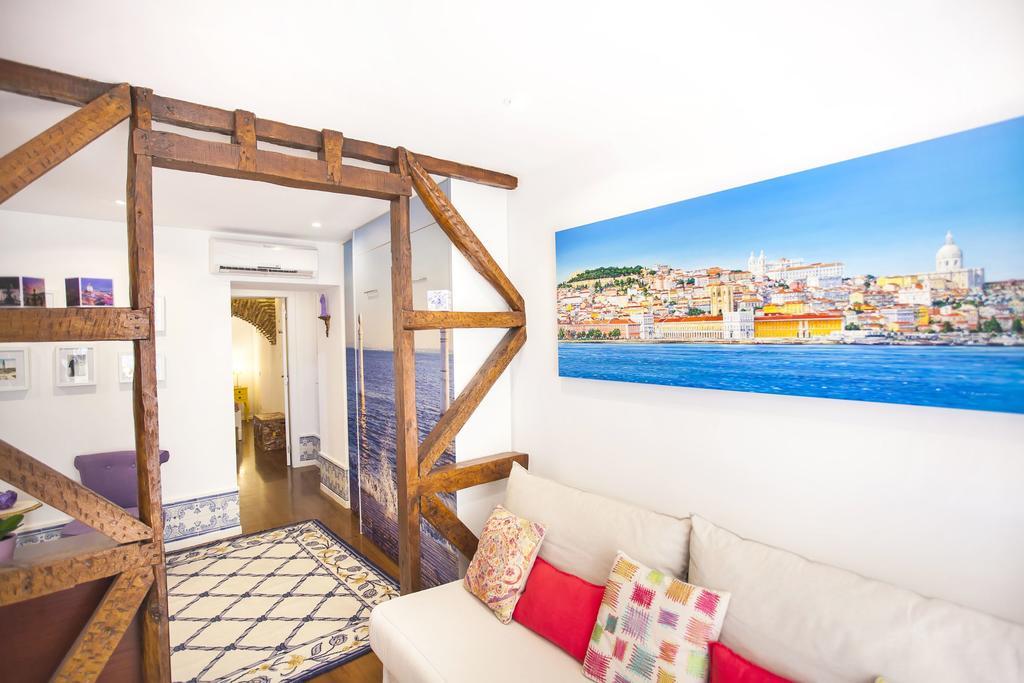 Typical Bairro Alto Apartment Lisbon Bagian luar foto