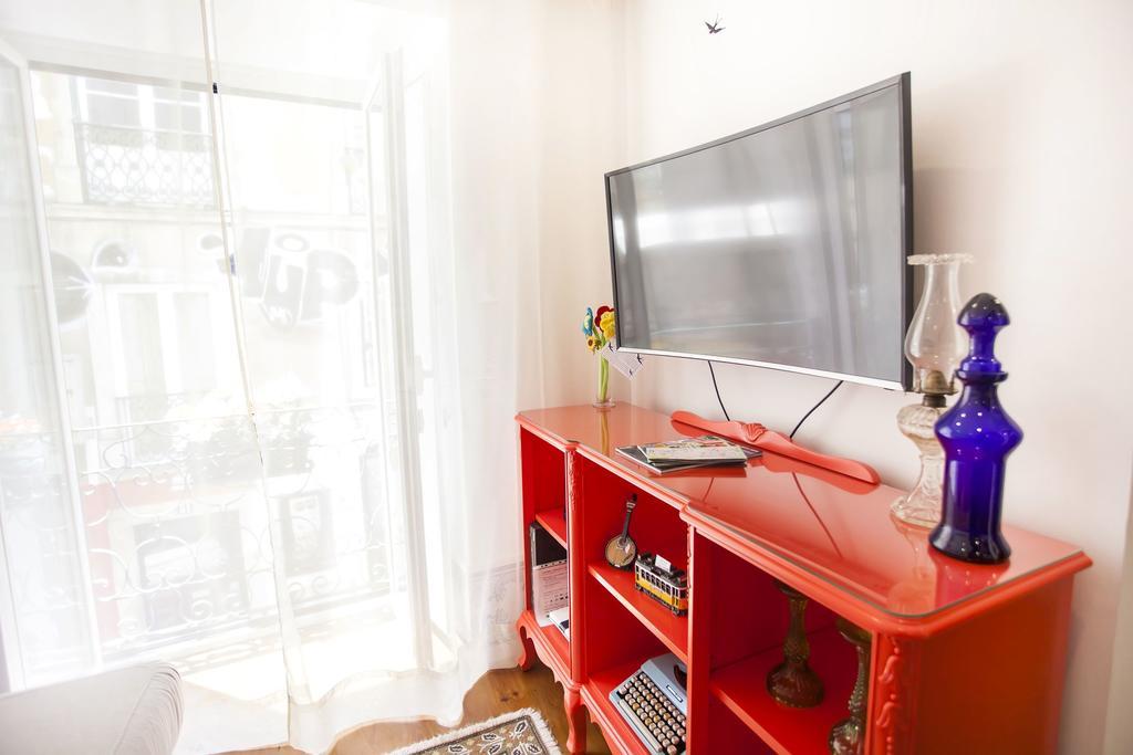 Typical Bairro Alto Apartment Lisbon Bagian luar foto