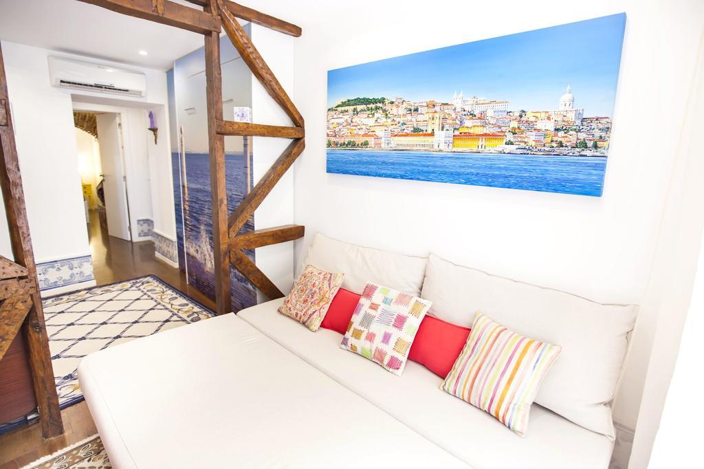 Typical Bairro Alto Apartment Lisbon Bagian luar foto