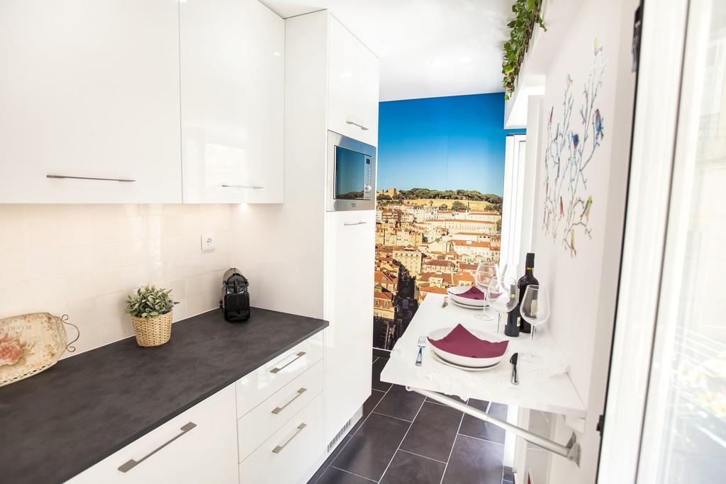 Typical Bairro Alto Apartment Lisbon Bagian luar foto