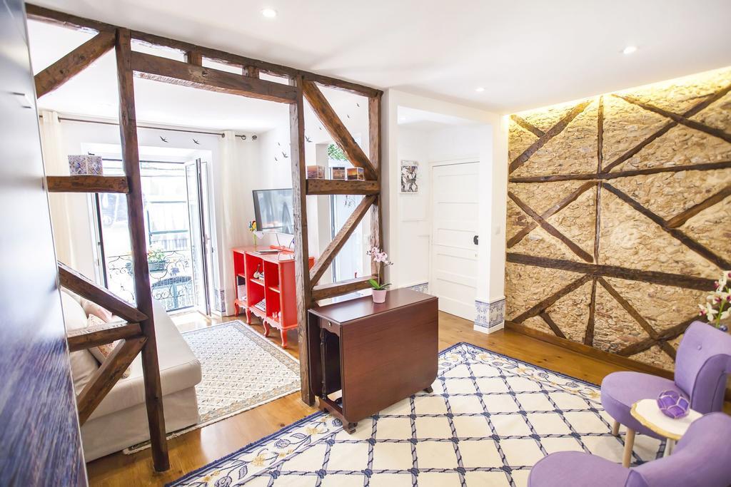 Typical Bairro Alto Apartment Lisbon Bagian luar foto