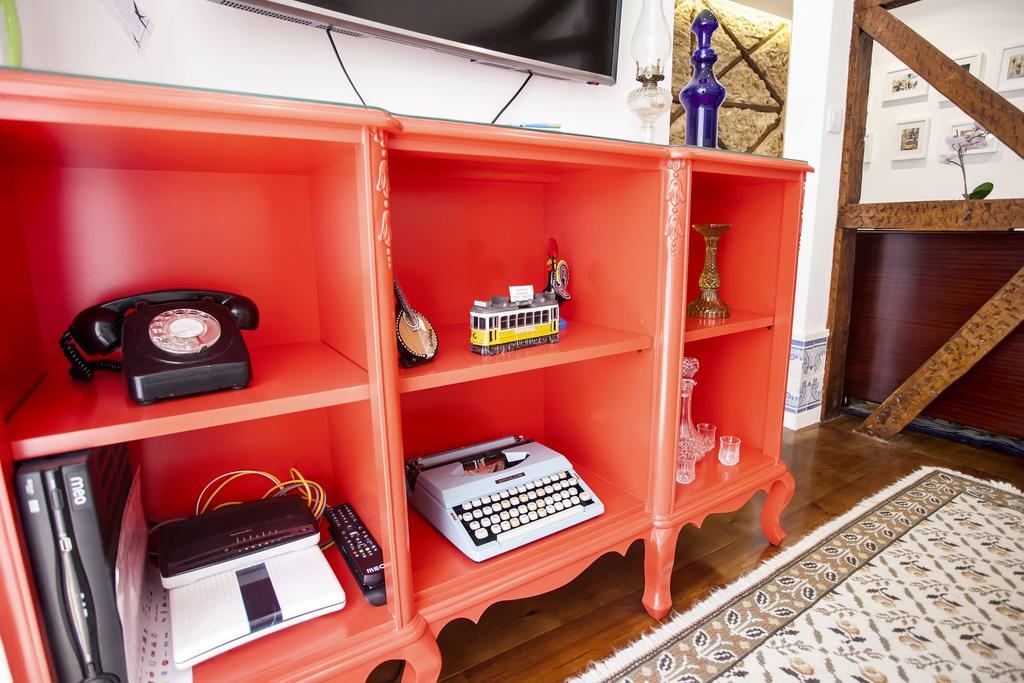 Typical Bairro Alto Apartment Lisbon Bagian luar foto