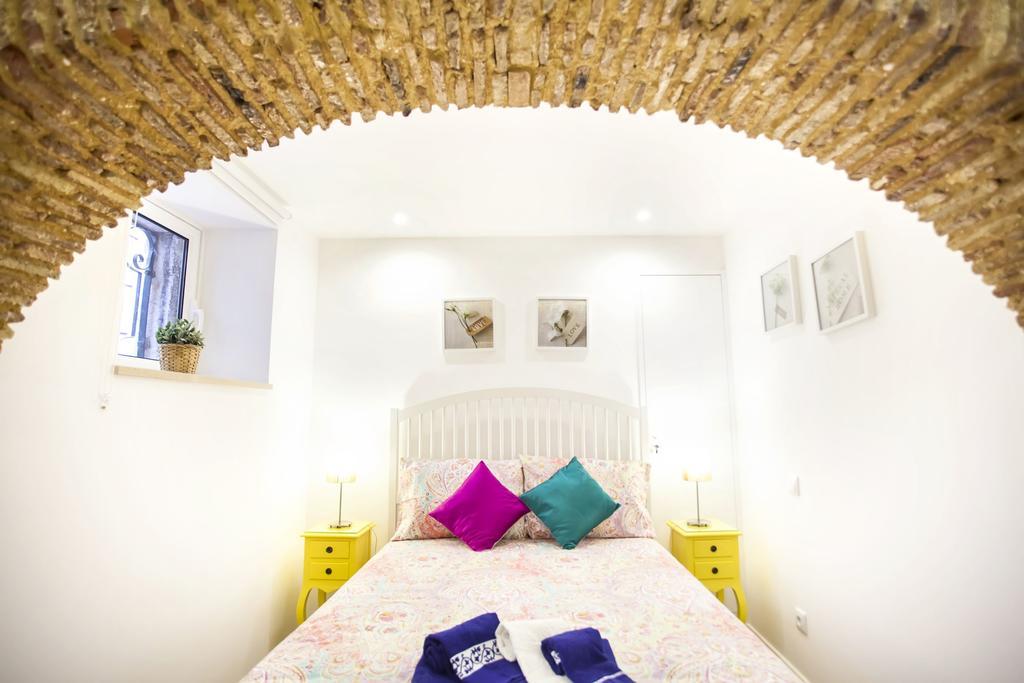 Typical Bairro Alto Apartment Lisbon Bagian luar foto