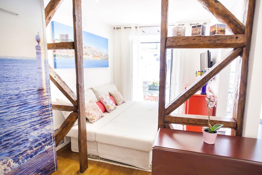 Typical Bairro Alto Apartment Lisbon Bagian luar foto