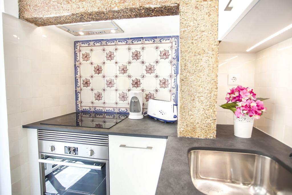 Typical Bairro Alto Apartment Lisbon Bagian luar foto