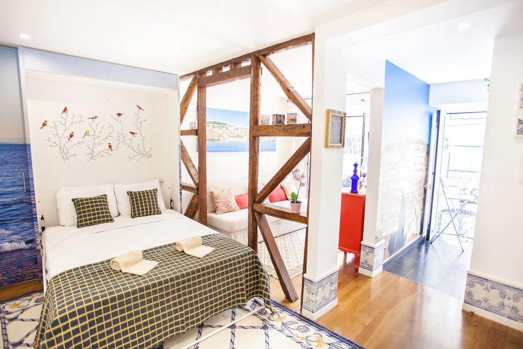 Typical Bairro Alto Apartment Lisbon Bagian luar foto