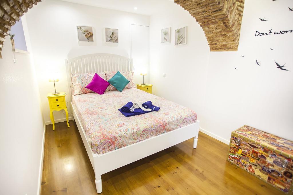 Typical Bairro Alto Apartment Lisbon Bagian luar foto